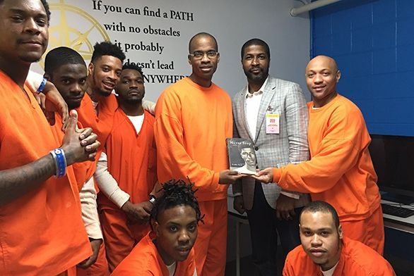 Simba Sana with inmates