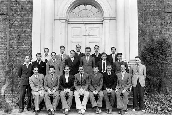 Class-of-1941-Group-Photo.jpg